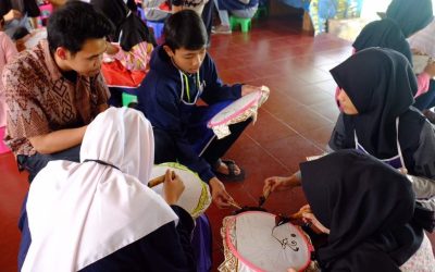 Light for Indonesia: Pendidikan Bagi Anak-Anak Indonesia Menjadi Individu Yang Berkepribadian Positif